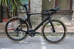 Pinarello Prince Disk vel. 54 | Shimano Ultegra R8100 | Campagnolo Bora One 50 | stav NOVÉHO kola