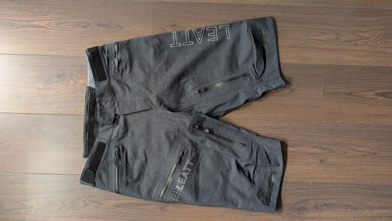 Leatt MTB HydraDri 5.0, vel. L, nepromokavé šortky, černé