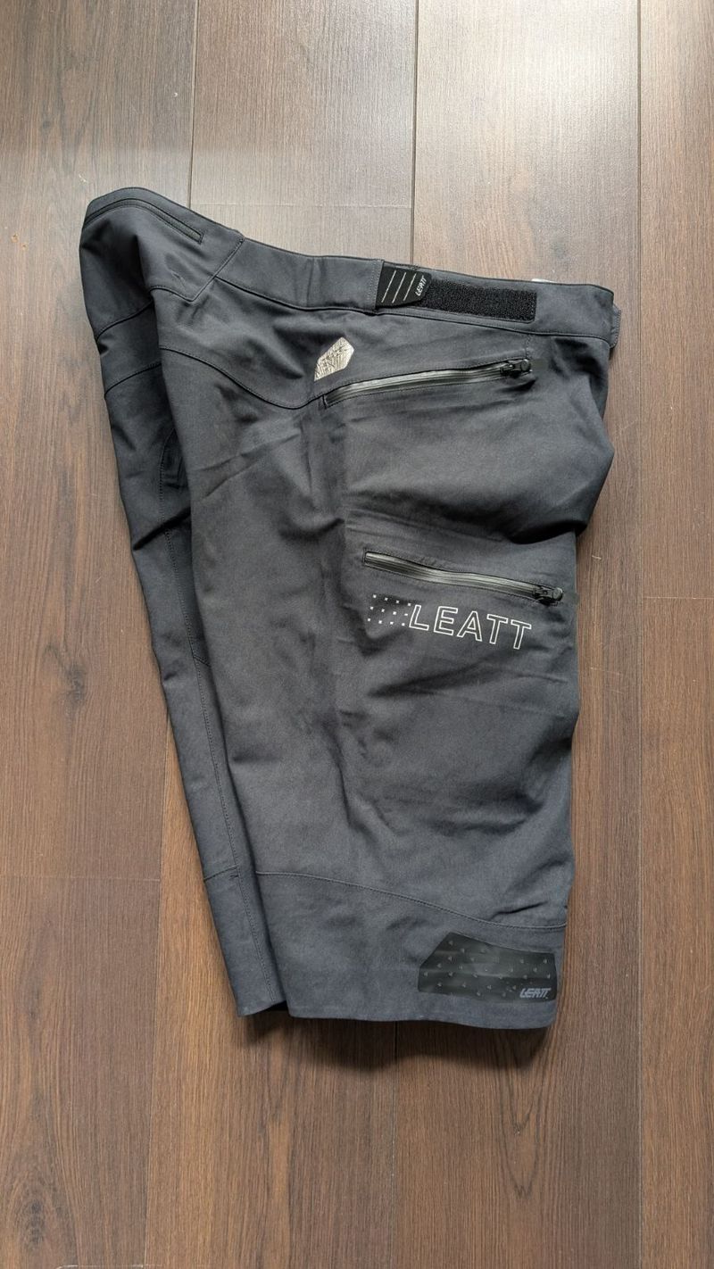 Leatt MTB HydraDri 5.0, vel. L, nepromokavé šortky, černé