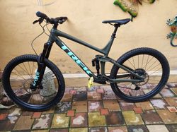 Trek Remedy 8 - matně zelená 