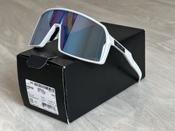 Oakley Sutro 