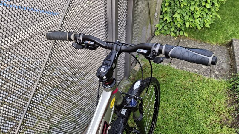 Téměř neježděné kolo rám 16,5 palce