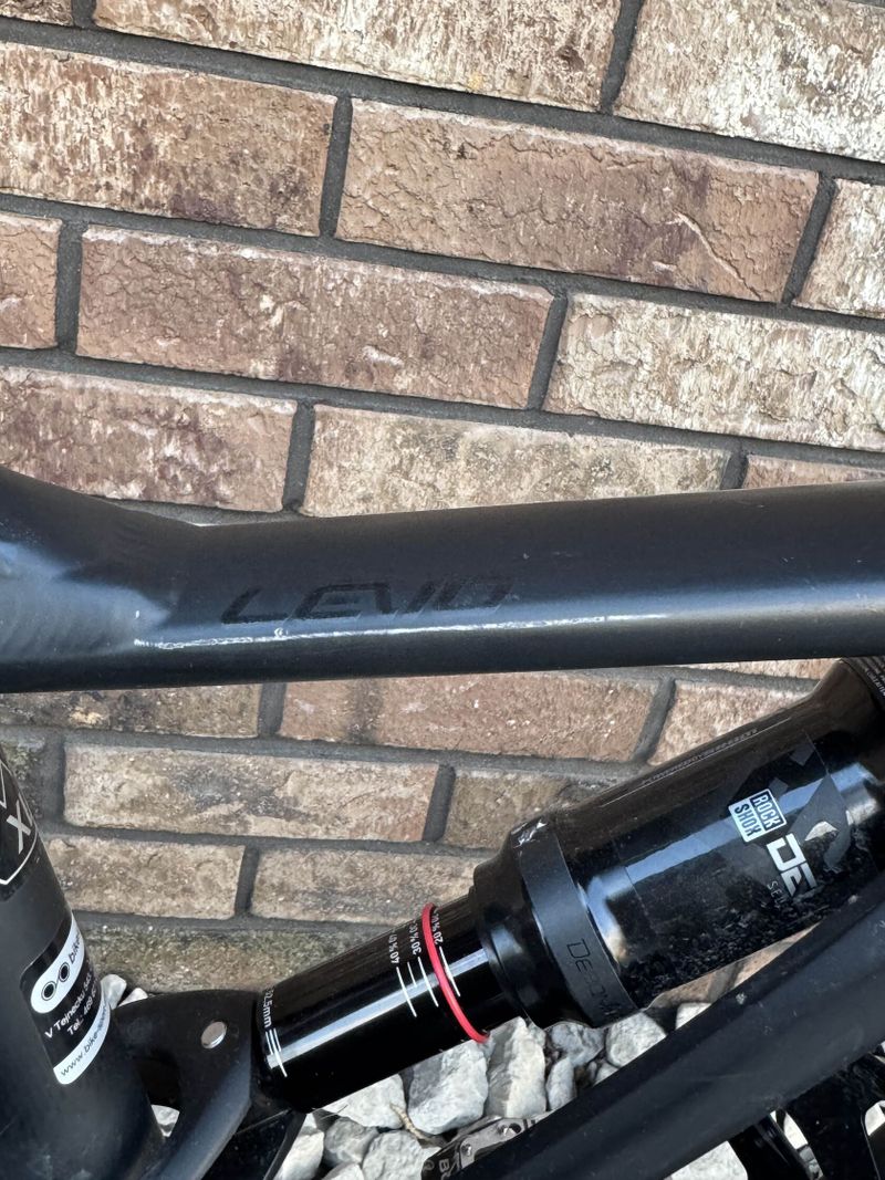 Celoodpružené elektrokolo Specialized Levo Alloy NB
