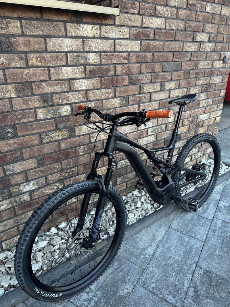 Celoodpružené elektrokolo Specialized Levo Alloy NB