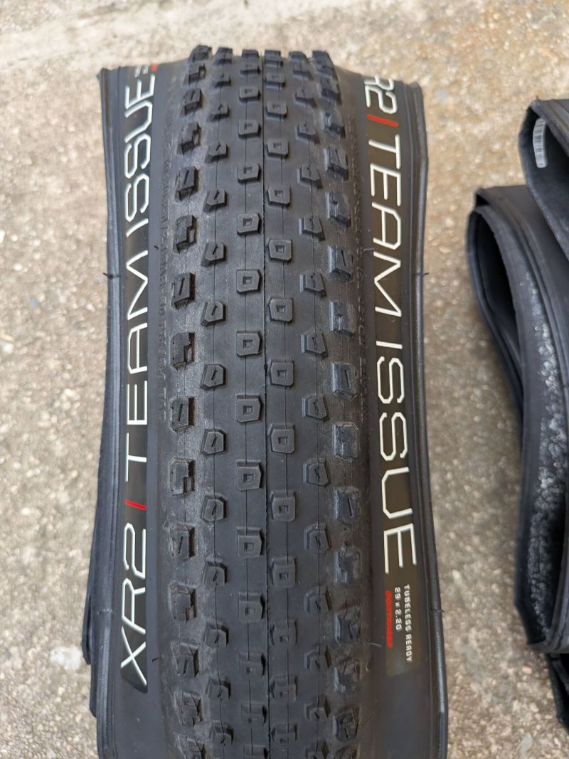 pláště Bontrager XR2 Team Issue TLR 29x2.20"