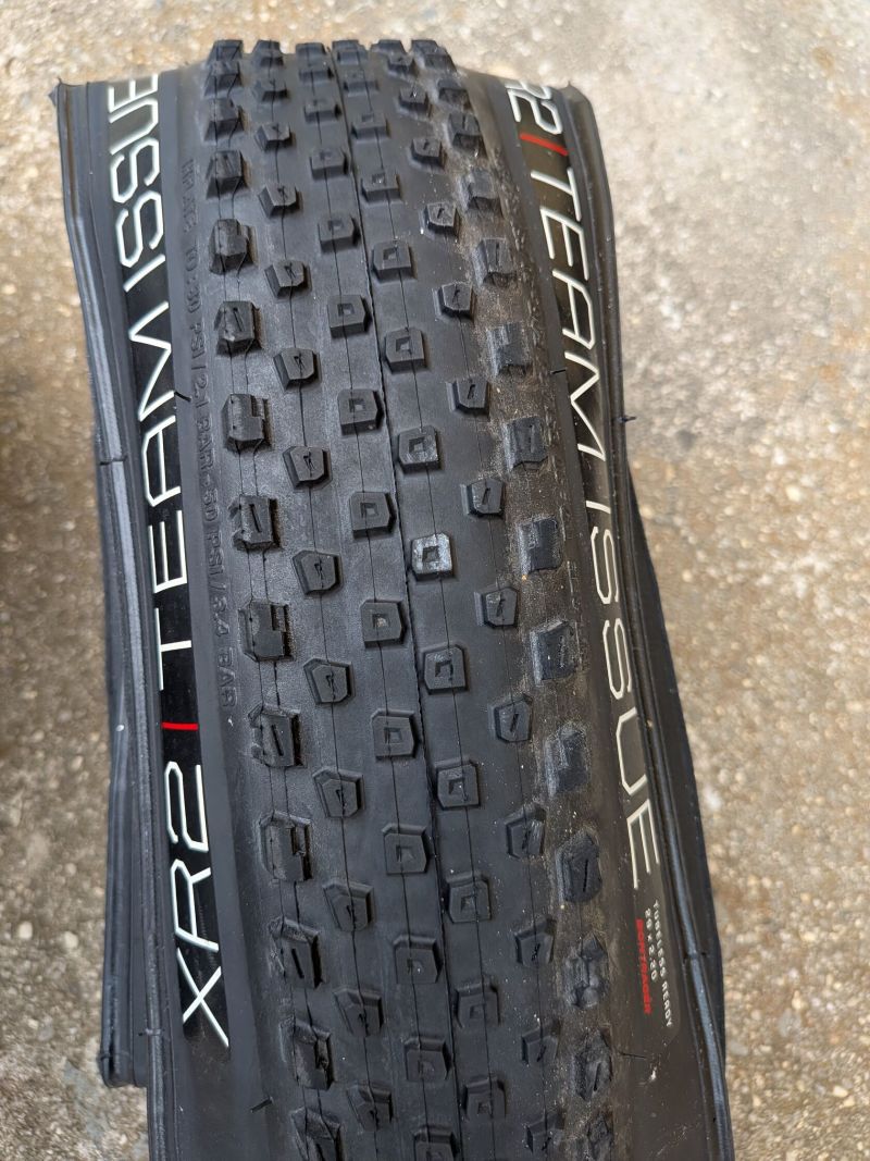 pláště Bontrager XR2 Team Issue TLR 29x2.20"