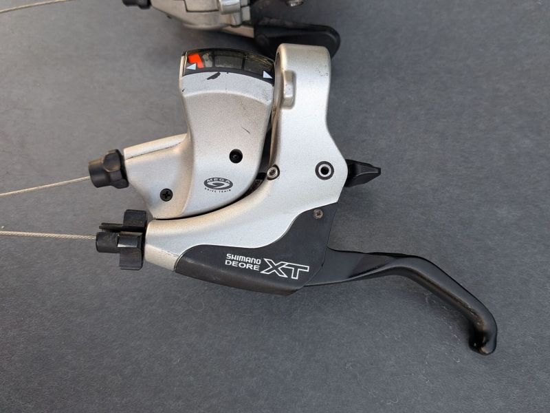 řazení a brzdové páky Shimano Deore XT