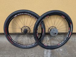 zapletená kola DT Swiss X1800 26"