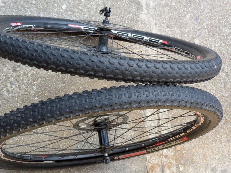 zapletená kola DT Swiss X1800 26"