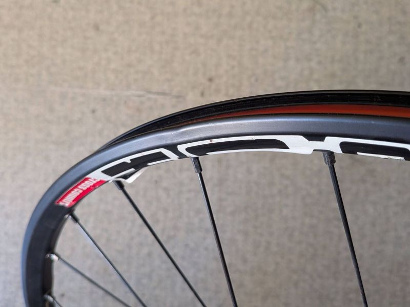 zapletená kola DT Swiss X1800 26"