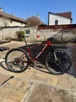 Superior XP 979 – 9,5 kg / AXS / karbon kola / wattmetr / SID Ultimate 2024