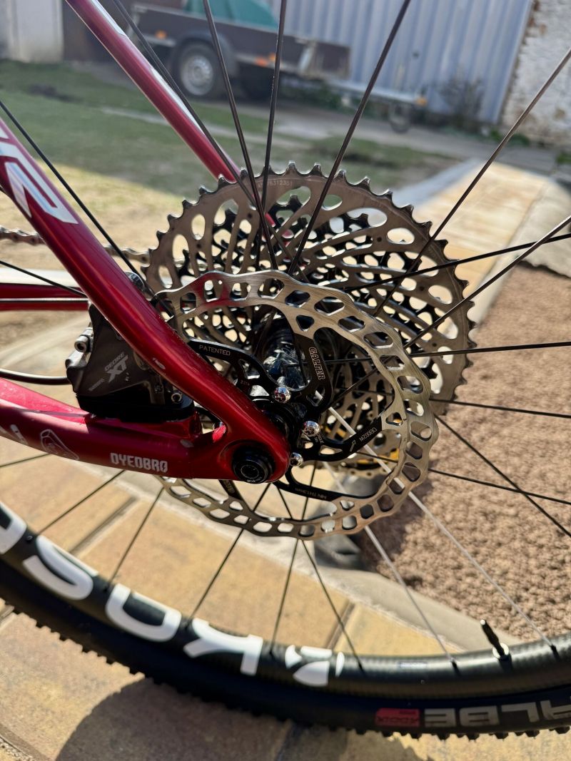 Superior XP 979 – 9,5 kg / AXS / karbon kola / wattmetr / SID Ultimate 2024