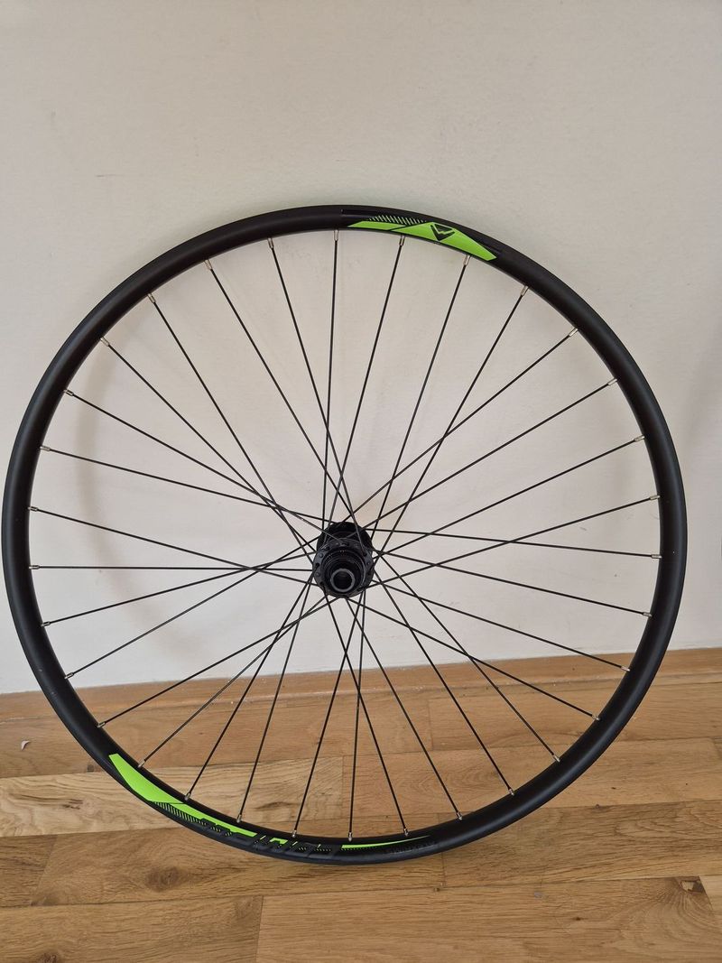 Zapletene kola predni 100/15 +zadni 142/12, 