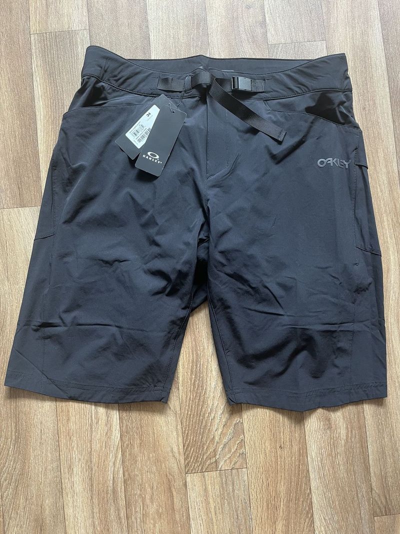 panske kratasy Oakley Drop In