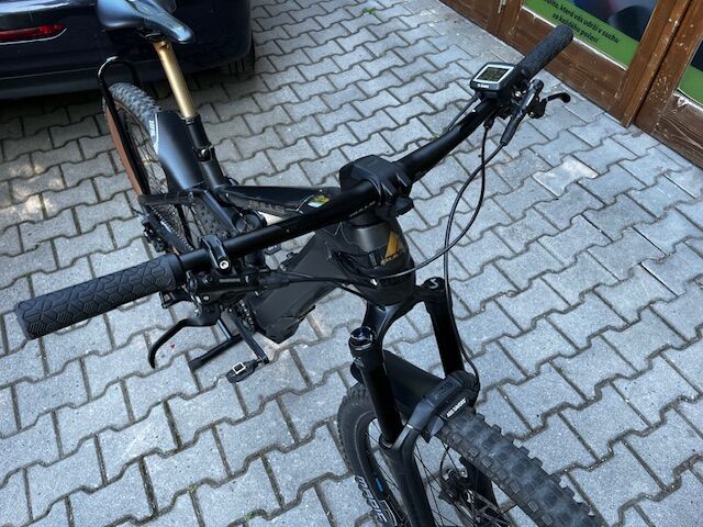 Prodám celoodpružené elektrokolo BULLS Sonic EVO AM3 Carbon 29/27.5 