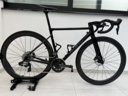 Isaac Element Crystal Black Disc 2022, Sram Force Axs, Špičkový závodný bicykel