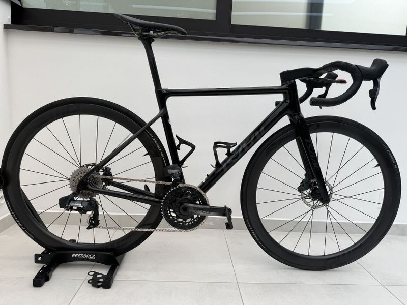 Isaac Element Crystal Black Disc 2022, Sram Force Axs, Špičkový závodný bicykel