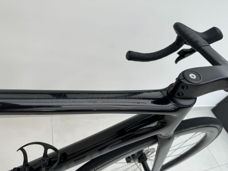 Isaac Element Crystal Black Disc 2022, Sram Force Axs, Špičkový závodný bicykel