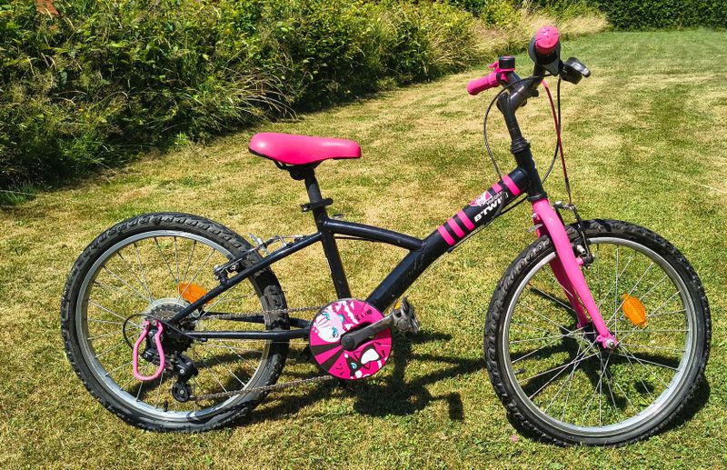 Prodám dětské holčičí kolo BTWIN s 20" koly.