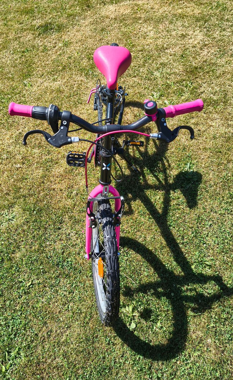Prodám dětské holčičí kolo BTWIN s 20" koly.