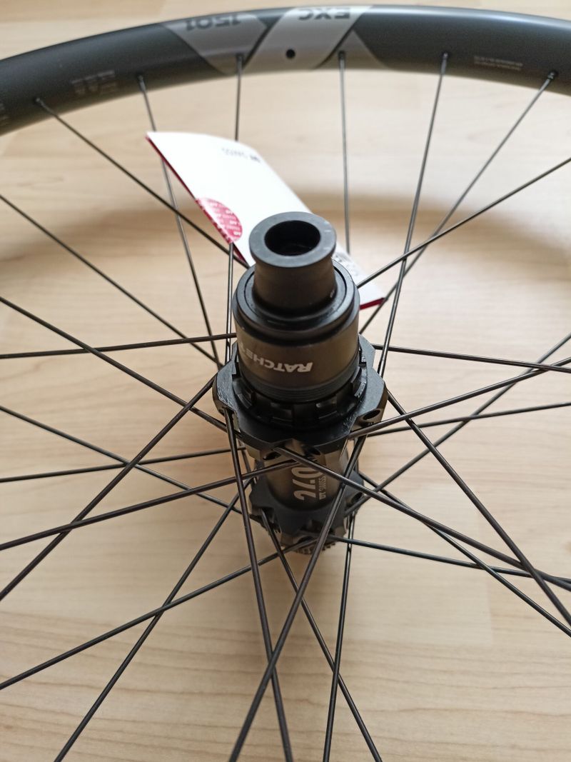 Zadní výplet DT Swiss EXC 1501 carbon 27,5“ Boost 