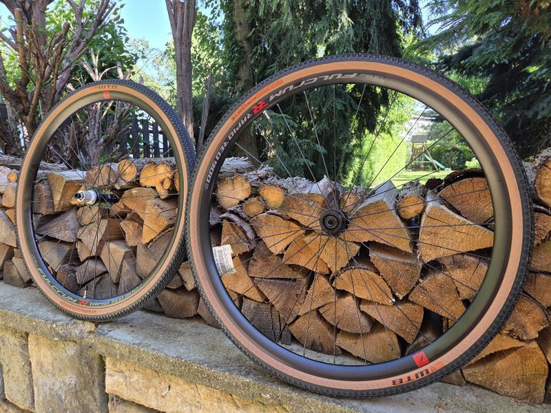 Zapletená kola FULCRUM Rapid Red 900 DB AFS + pláště !