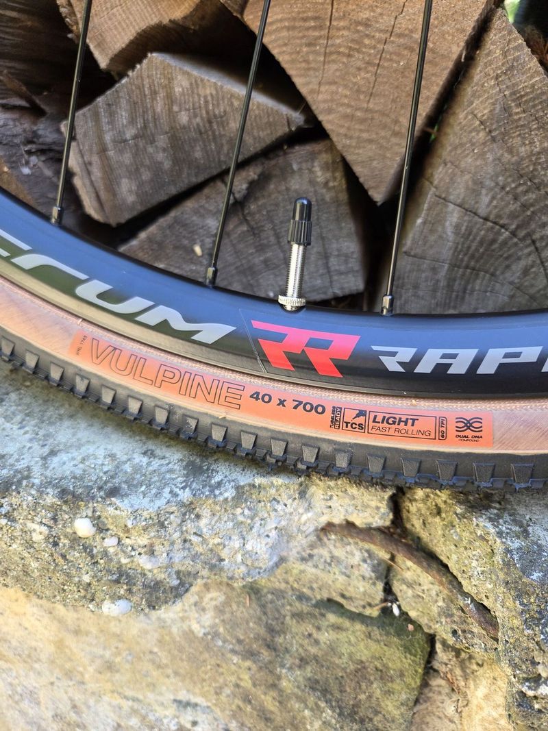 Zapletená kola FULCRUM Rapid Red 900 DB AFS + pláště !
