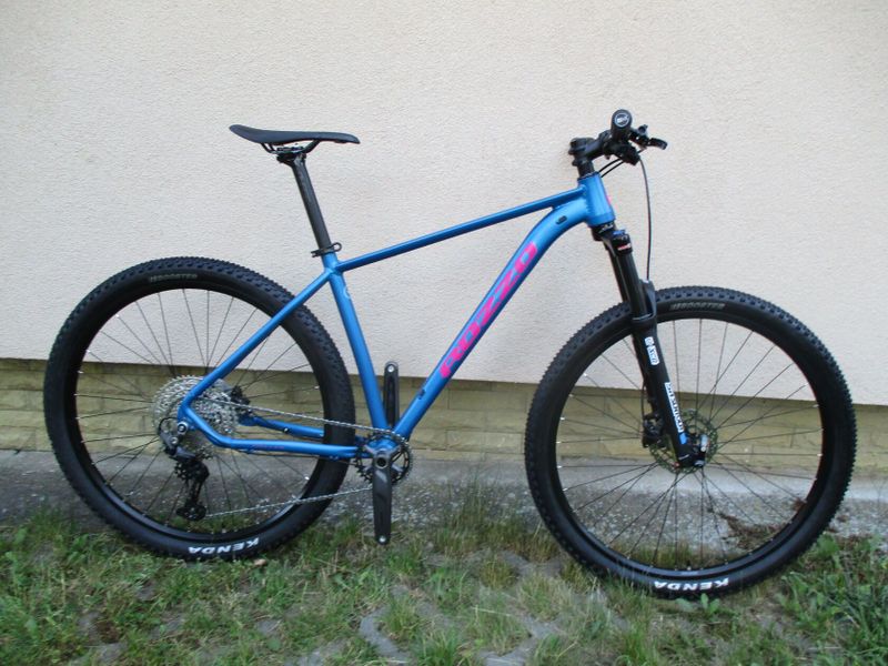 Nové 29" kolo ROZZO BOOST Grace 19", vzduch. vidlice Suntour XCR air, Shimano Deore1x12, pevné osy