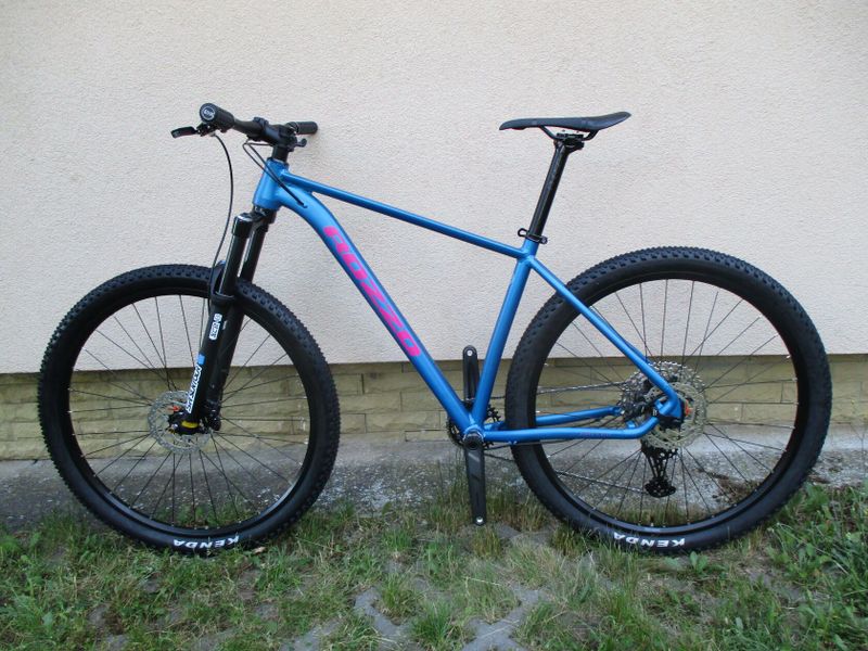 Nové 29" kolo ROZZO BOOST Grace 19", vzduch. vidlice Suntour XCR air, Shimano Deore1x12, pevné osy