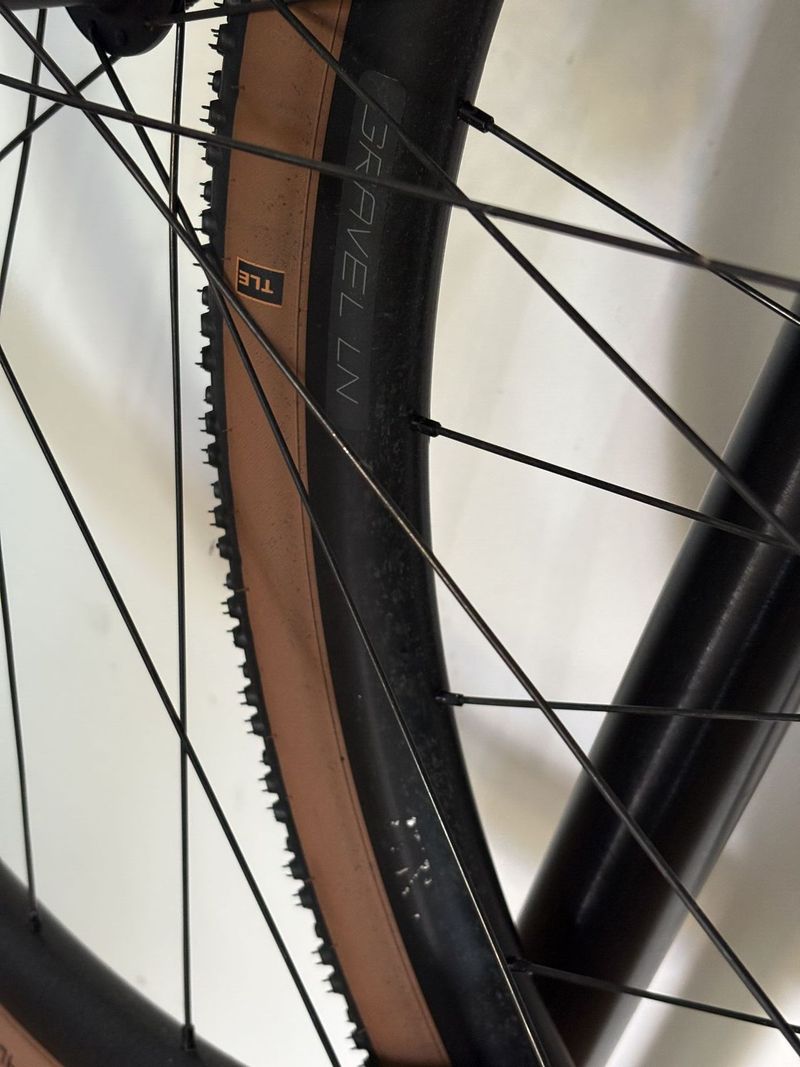 Prodám zapletená kola DT Swiss GRAVEL LN, včetně plášťů