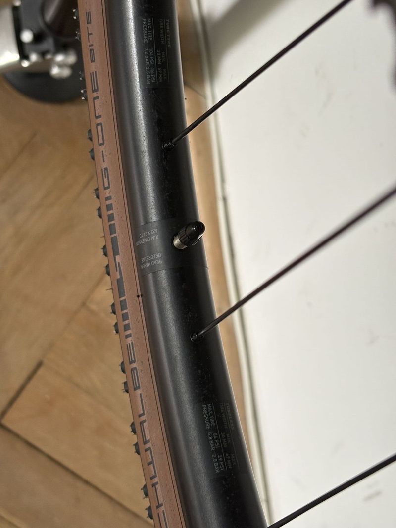 Prodám zapletená kola DT Swiss GRAVEL LN, včetně plášťů