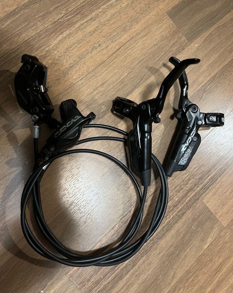 SRAM Code R – čtyřpístkové brzdy, TOP stav, skoro neježděné