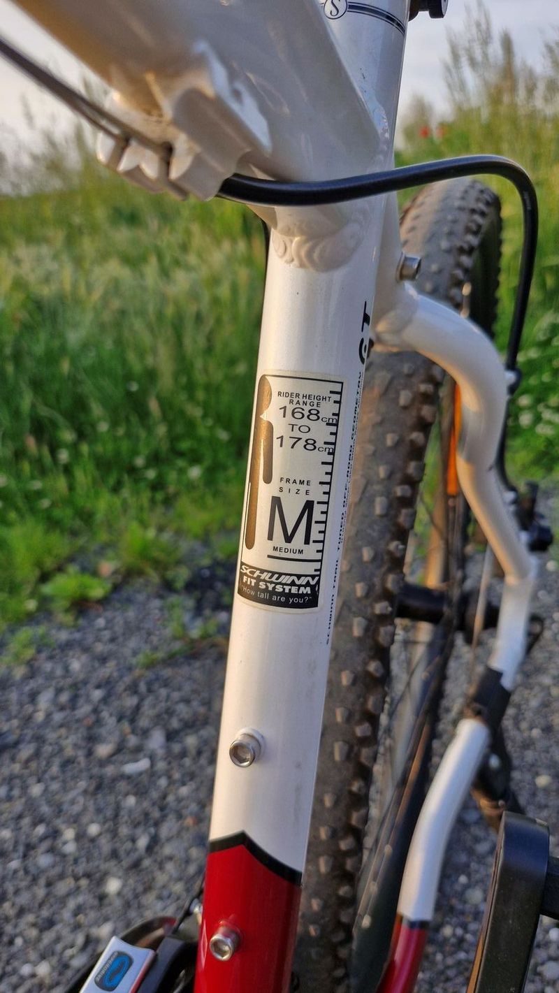 Pánské / dámské kolo Schwinn Mesa vel.M, 26", 3x8.