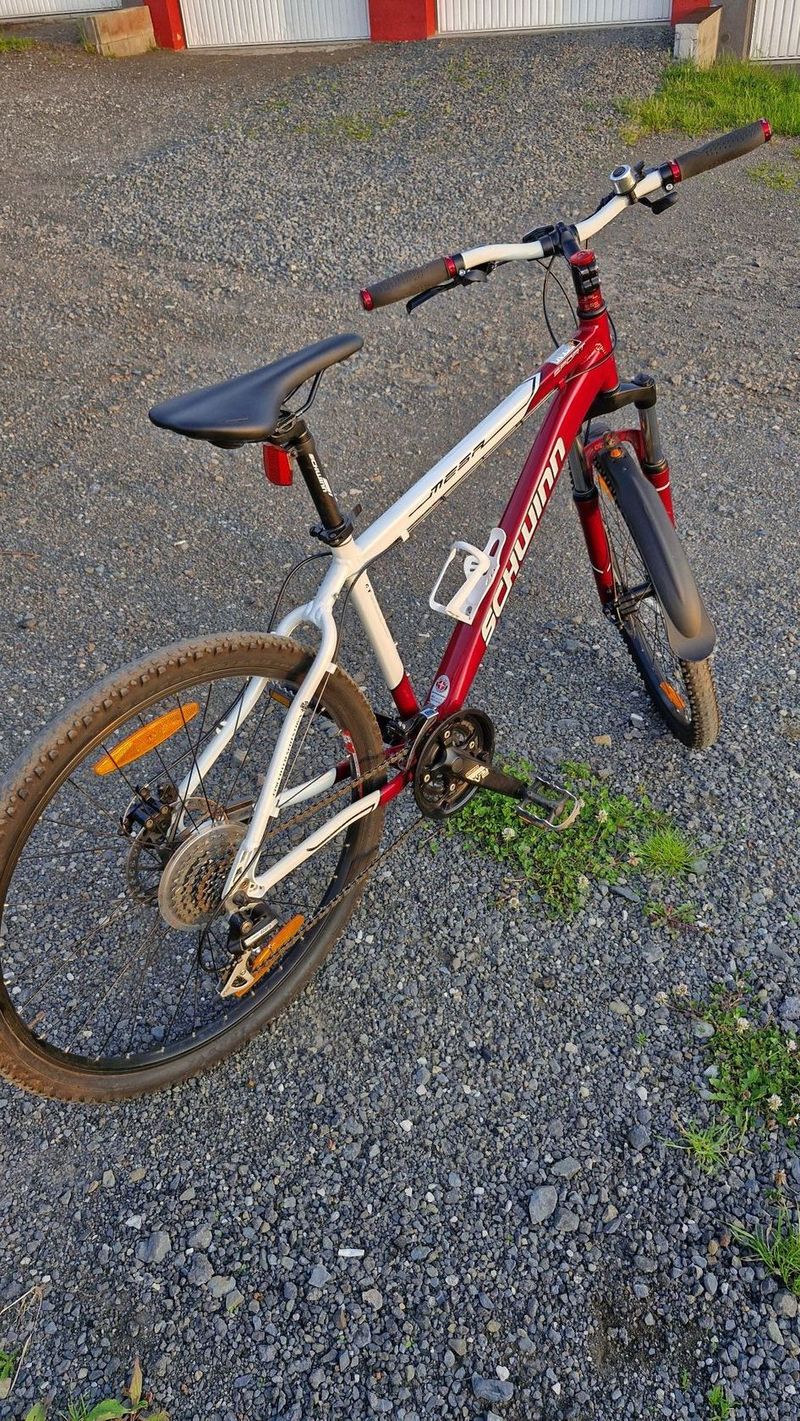 Pánské / dámské kolo Schwinn Mesa vel.M, 26", 3x8.
