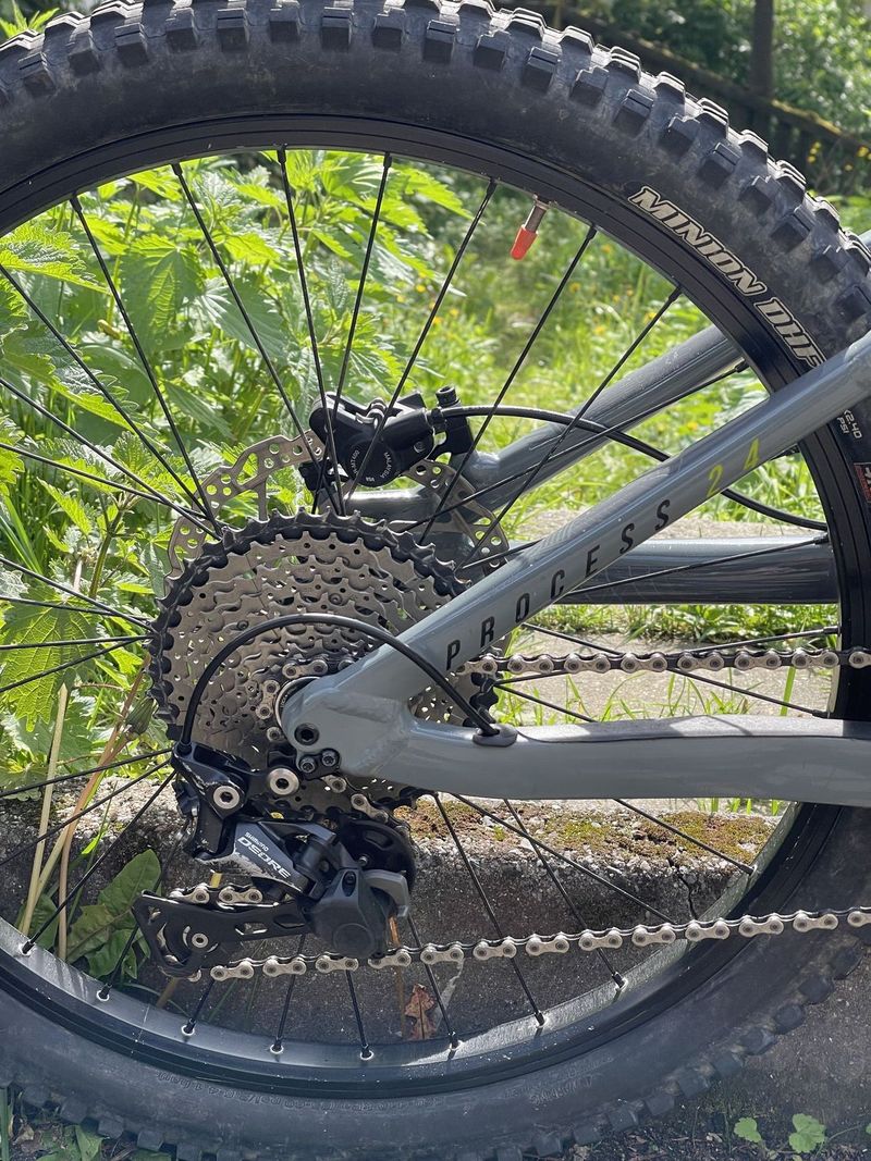 Kona Process 24, dětské celopéro se 120mm zdvihu
