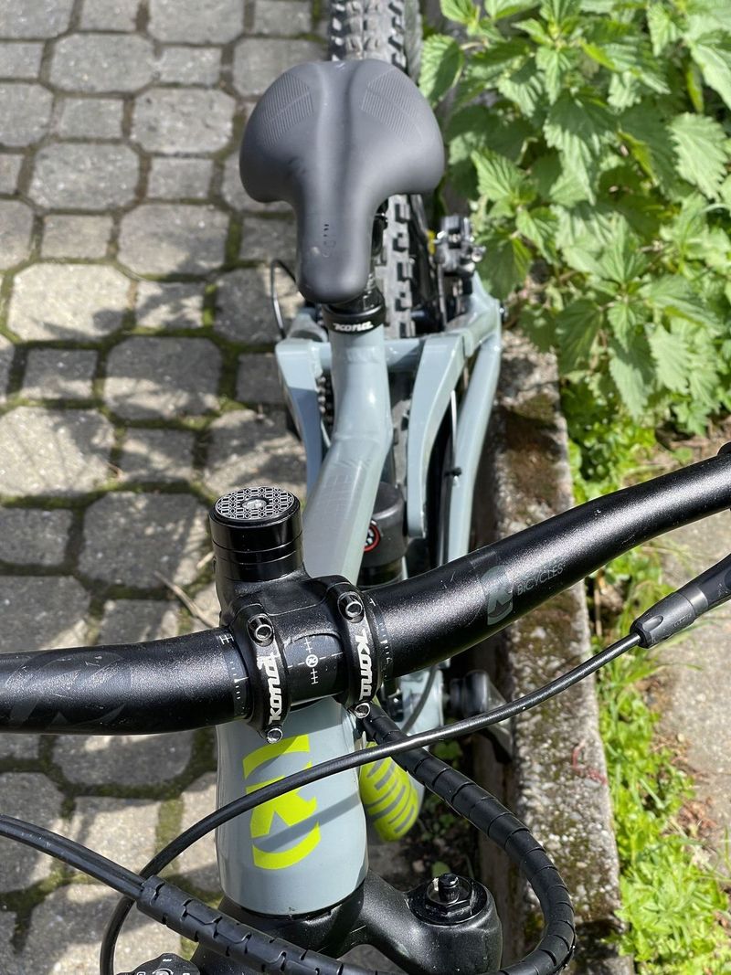 Kona Process 24, dětské celopéro se 120mm zdvihu