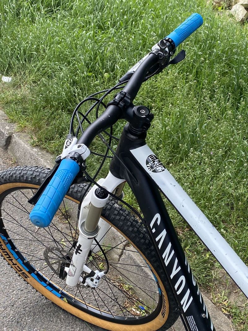 CELOODPRUŽENÉ HORSKÉ KOLO CANYON NERVE XC 27,5 RÁM M/L