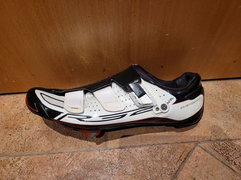 Silniční tretry Shimano R321