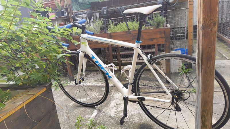 Trek Émonda SL – Velikost 56 cm, karbon, Tiagra, nová kola