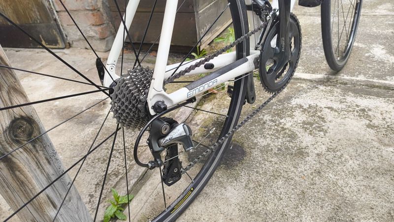 Trek Émonda SL – Velikost 56 cm, karbon, Tiagra, nová kola