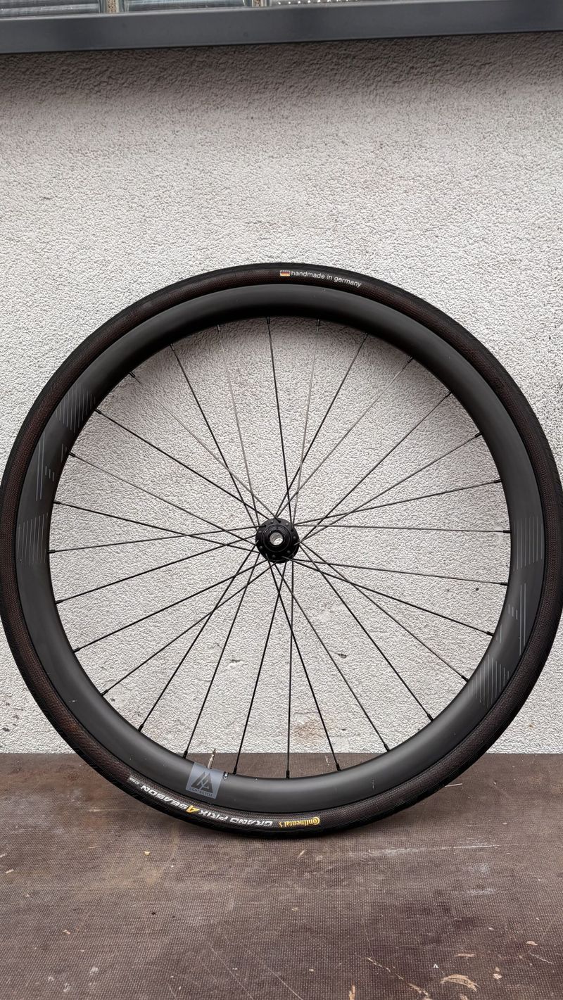 Prodám karbová kola Light Bicycle AR36