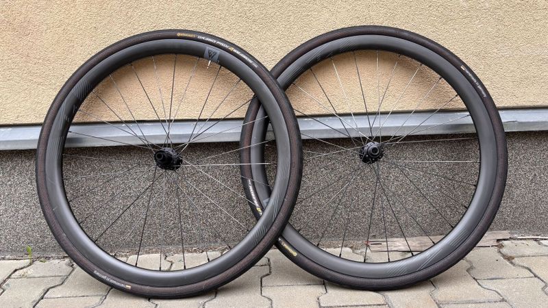 Prodám karbová kola Light Bicycle AR36