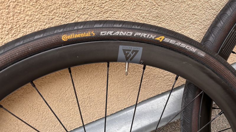 Prodám karbová kola Light Bicycle AR36