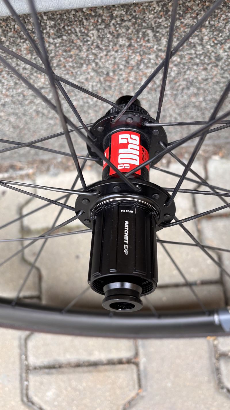 Prodám karbová kola Light Bicycle AR36