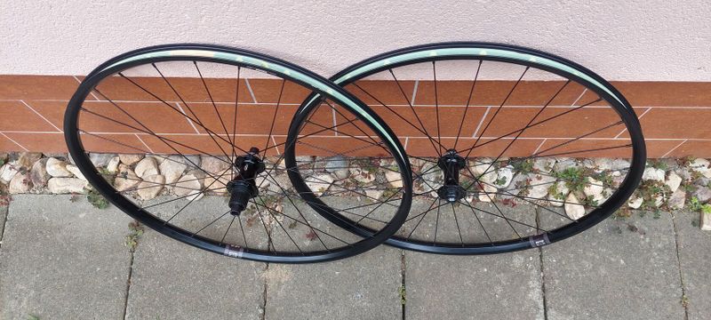 zapletená kola 29" náboje Shimano