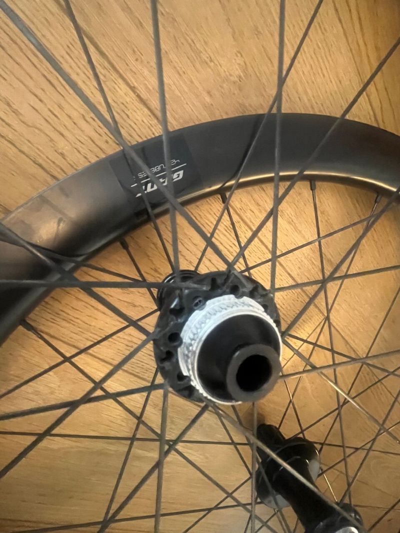 Set zapletených kol GIANT SLR 1 42 DB HOOKLESS, centerlock, Shimano