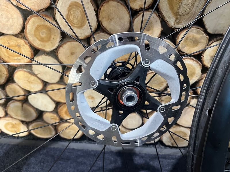 Zapletena karbonová gravel kola LEEZE, centerlock, ořech Shimano