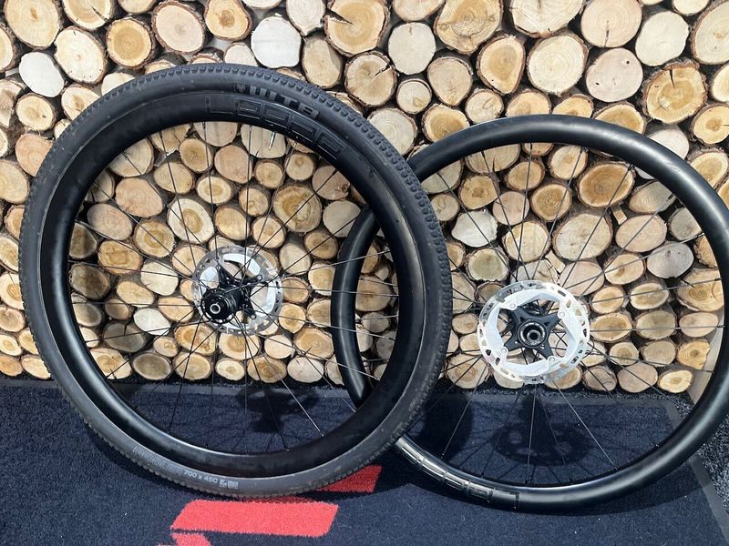 Zapletena karbonová gravel kola LEEZE, centerlock, ořech Shimano