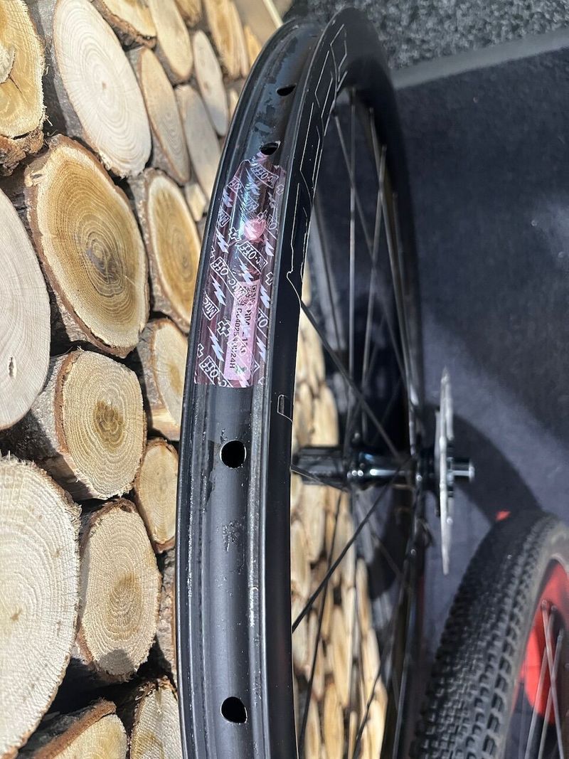 Zapletena karbonová gravel kola LEEZE, centerlock, ořech Shimano