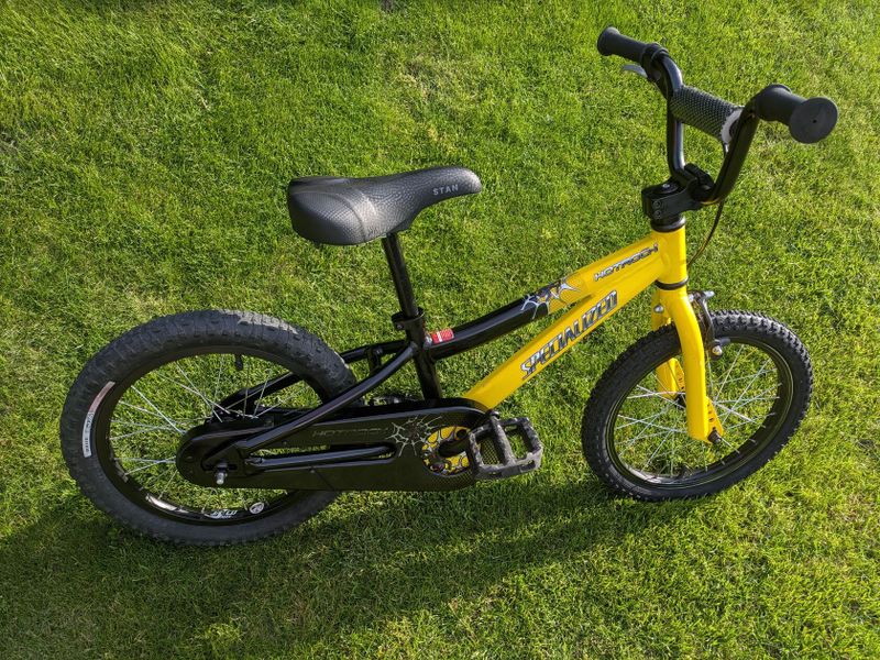 Specialized Hotrock 16 - ideální první kolo